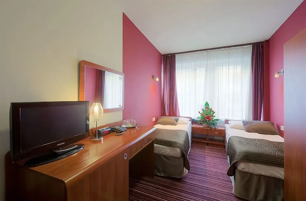Hotel Delta Krakov 3*,